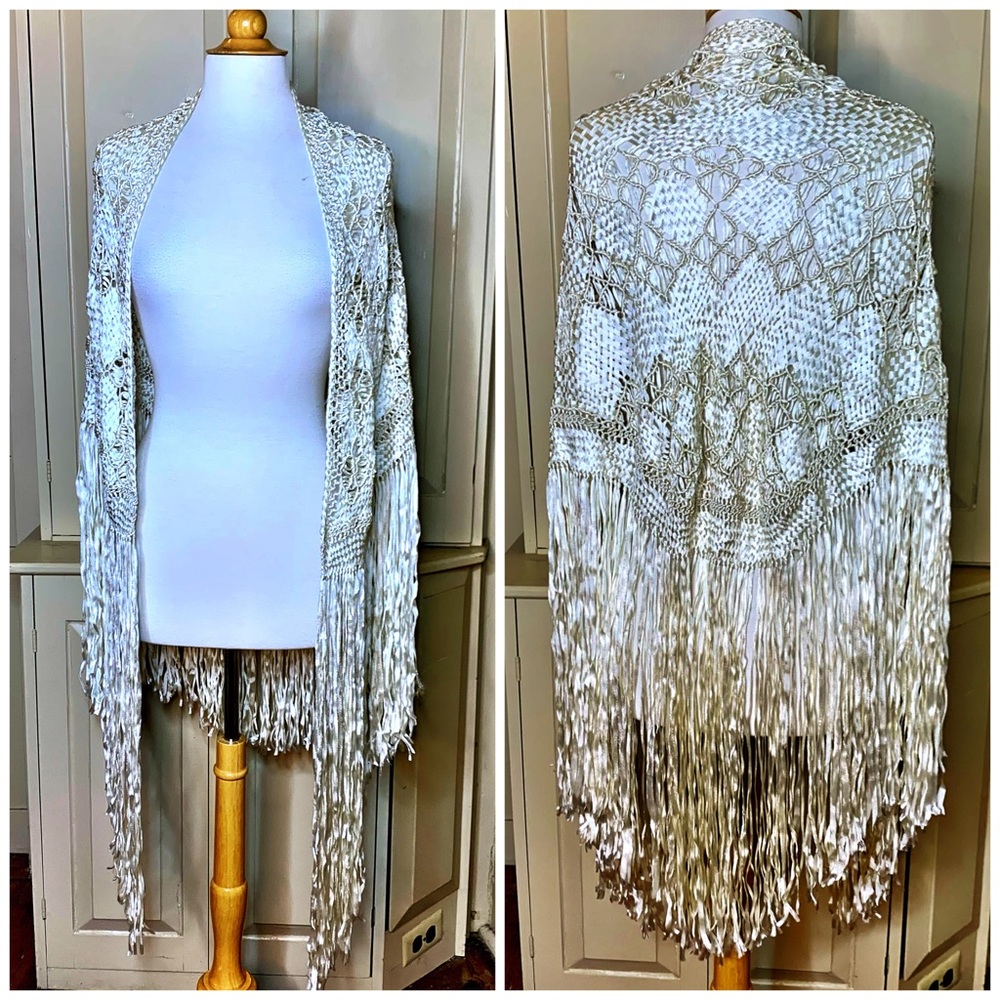 VINTAGE Fringe Boho Cottagecore Cream White Shawl
